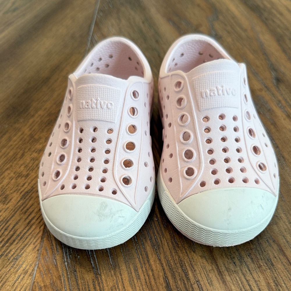 Native Kids Water Shoes - Light Pink and White